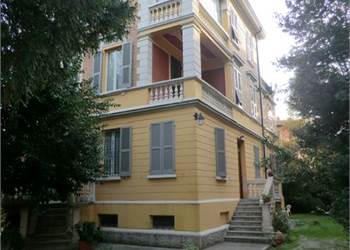 Villa Bifamiliare In Vendita a Modena