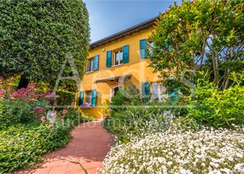 Porzione Villa In Vendita a Modena