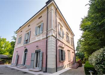 Villa In Vendita a Modena