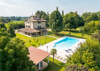 Villa In Vendita a Formigine